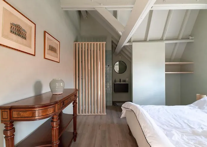 Farmhouse Hoeve Den Ast 5 separate bedrooms with bathrooms